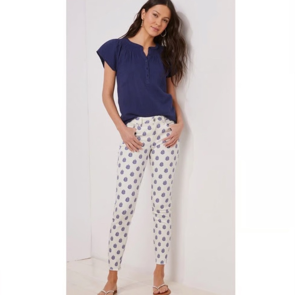 Vineyard Vines Jamie Printed High Rise skinny jeans. Royal blue/purple palm leaf